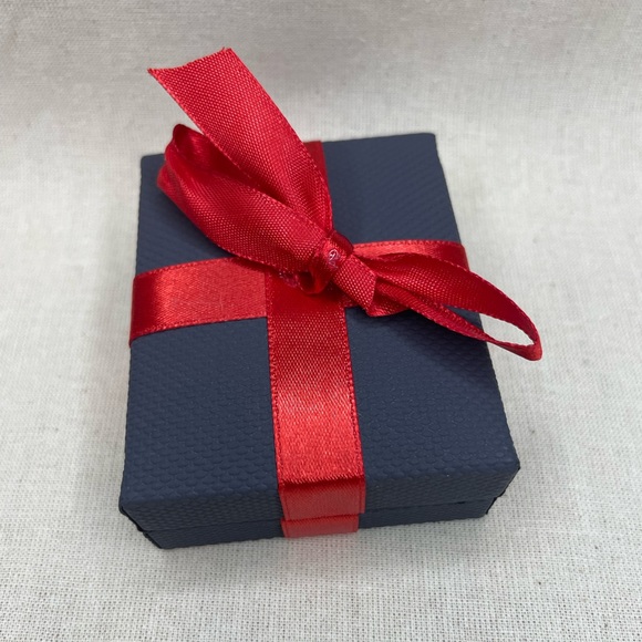 ❤️❤️NEW in box Lab Created White Sapphire Studs❤️❤️9mm - Picture 4 of 6